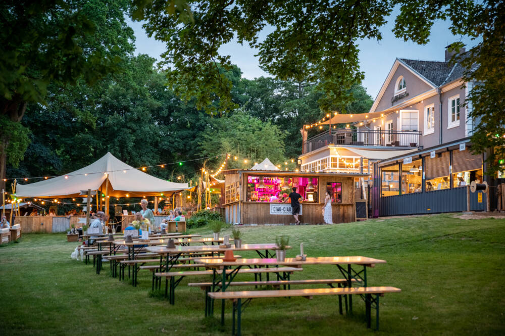 Der Biergarten von Goldschätzchen eignet sich perfekt als Hochzeits- und Ausflugslocation  / ©Goldschätzchen