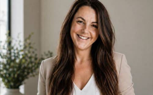 Die Betreiberin des Eppendorfer Cafés Kropkå Katrin Koch ist „Lokalheldin 2026“ / ©VistaPrint