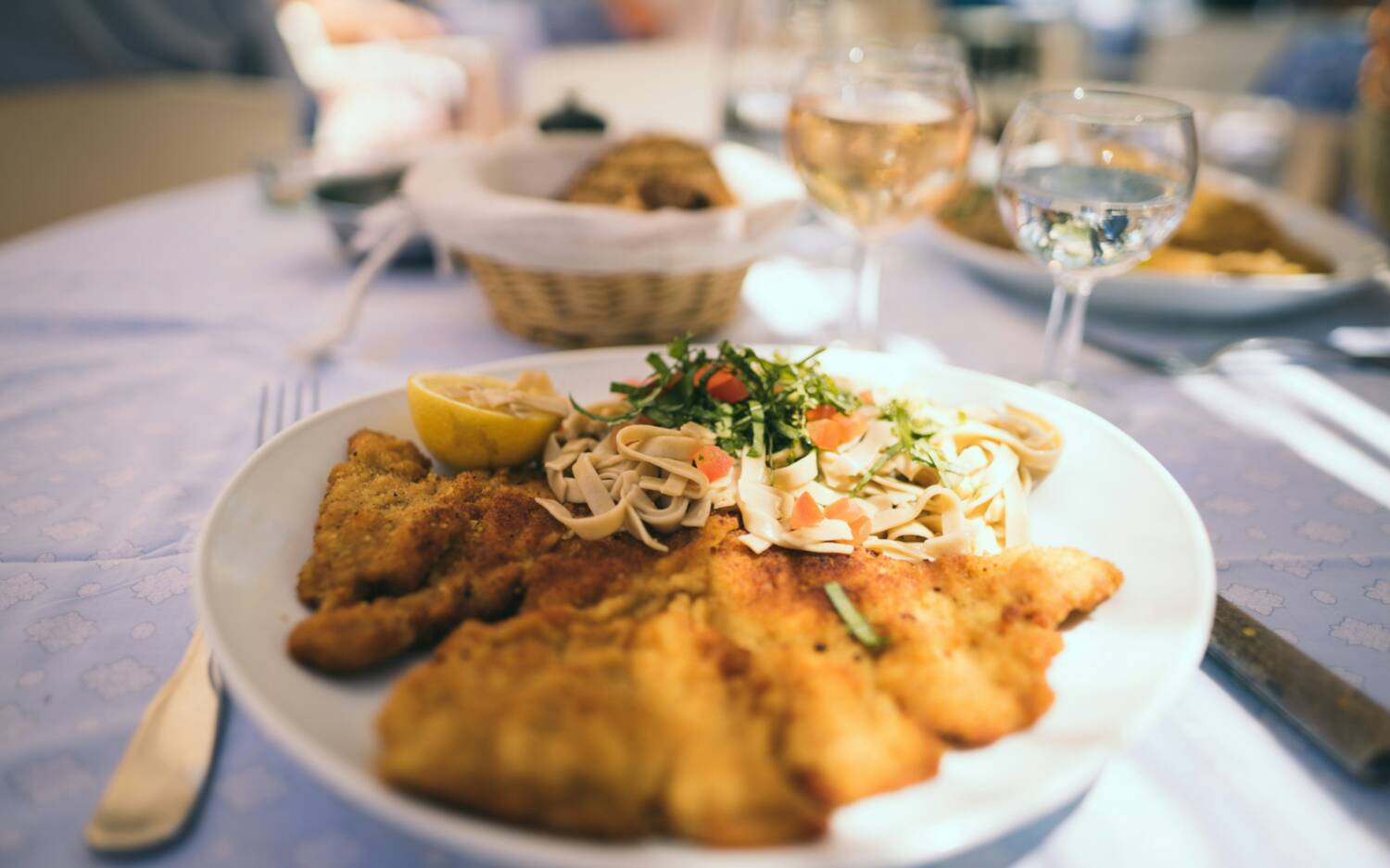 Ein Liebesbrief an Hamburg: das neue Restaurant Schönes Hamburg in der HafenCity! / ©Unsplash/Valentin Kremer
