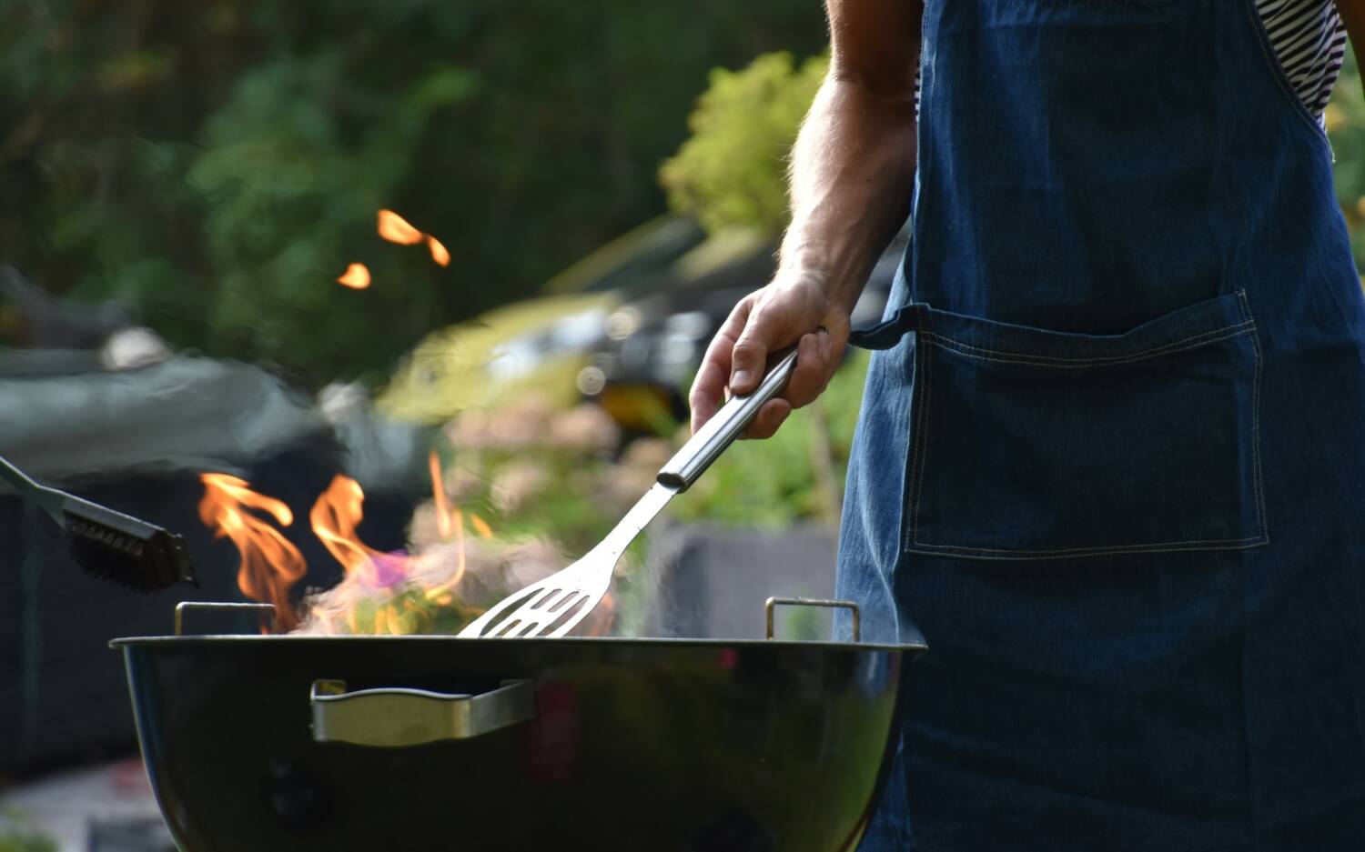Fehlt noch ein Grill fürs Sommerfest? Im Rahmen einer Spendenaktion können Vereine und gemeinnützige Organisationen einen abstauben / ©Unsplash/Vincent Keiman