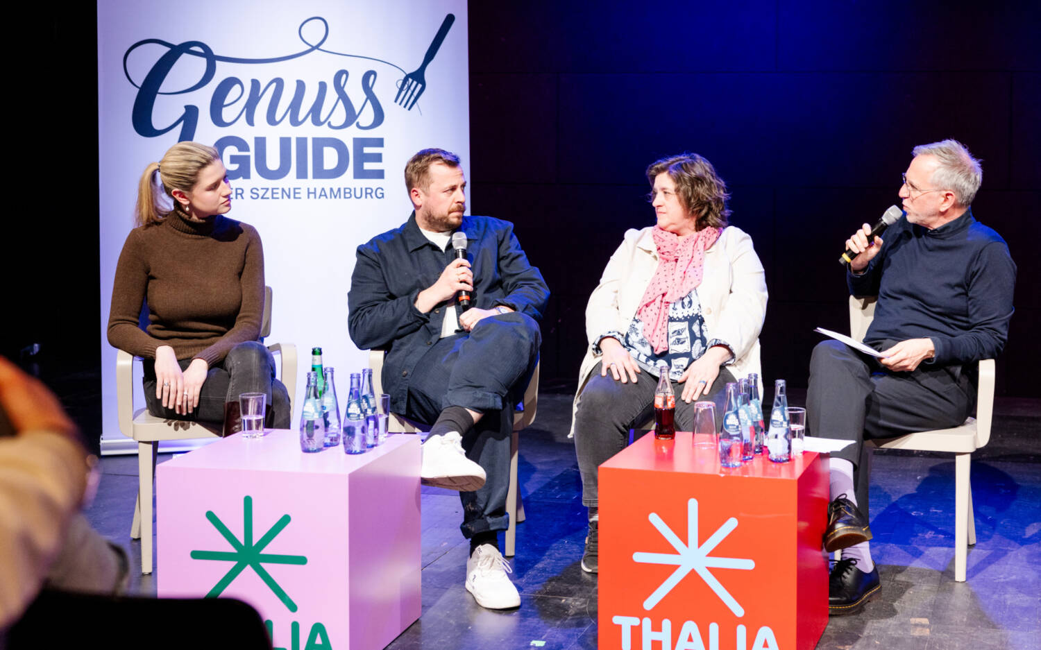 Flora Engel (Frischeparadies), Fabio Haebel (u.a. XO Seafoodbar), Julia Steinberg-Böthig (Fisch Informationszentrum) und Moderator Markus Tirok / ©Liza Holiarchuk
