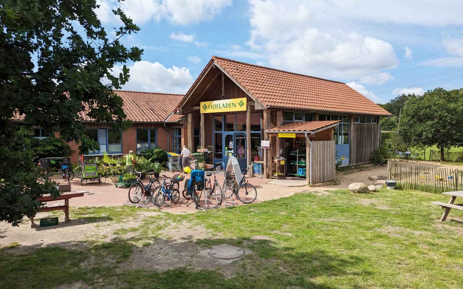 Im Hofladen auf dem Gut Wulfsdorf gibt es ab Ende April im Hofladen zu kaufen / ©Gut Wulfsdorf