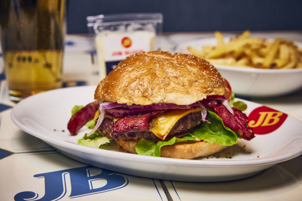Jim Block versorgt Hamburg seit mehr als einem halben Jahrhundert mit leckeren Burgern / ©Anna-Lena Ehlers