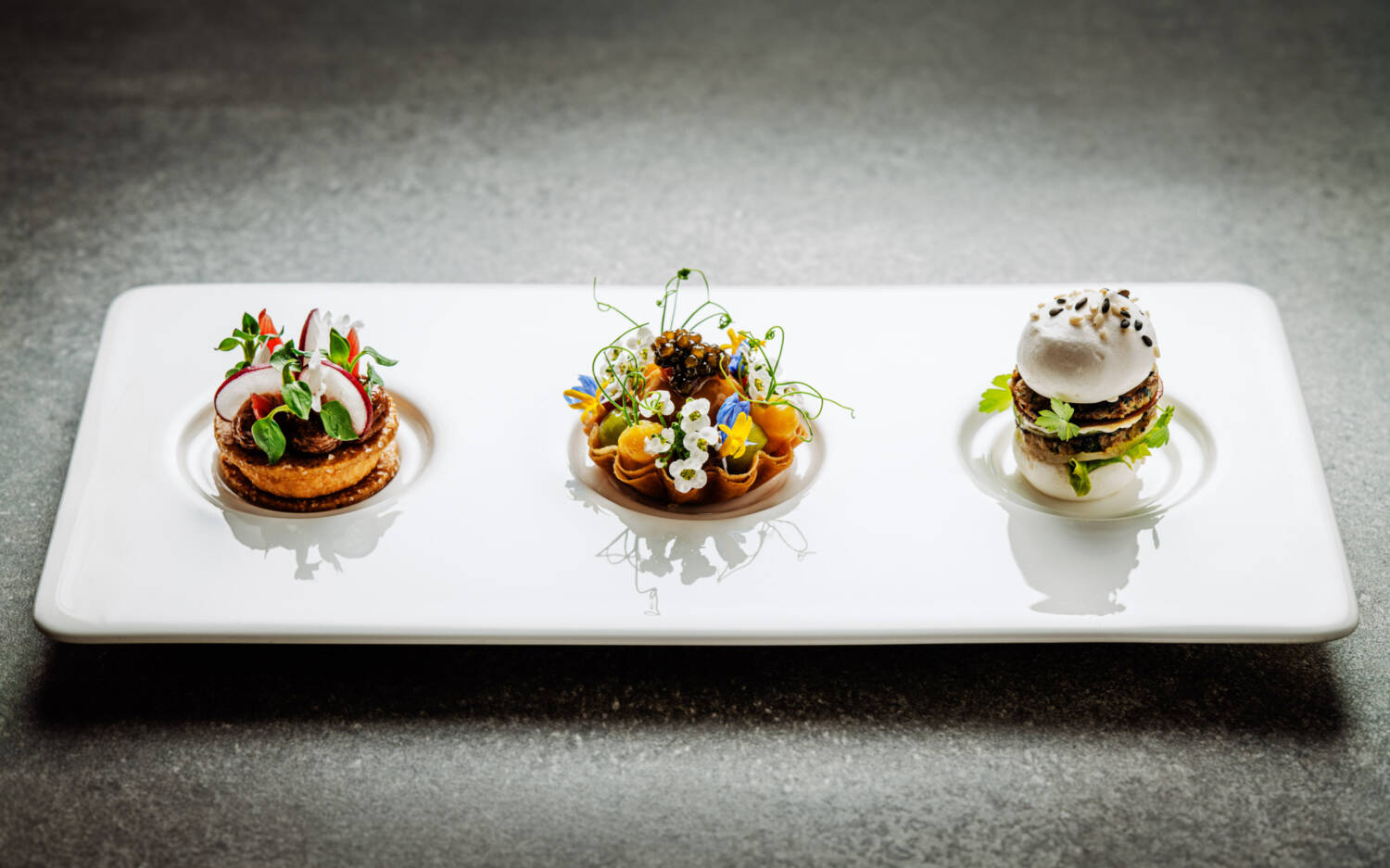 Kunst auf dem Teller: die Petit Fours im Kai3 / ©Kai3