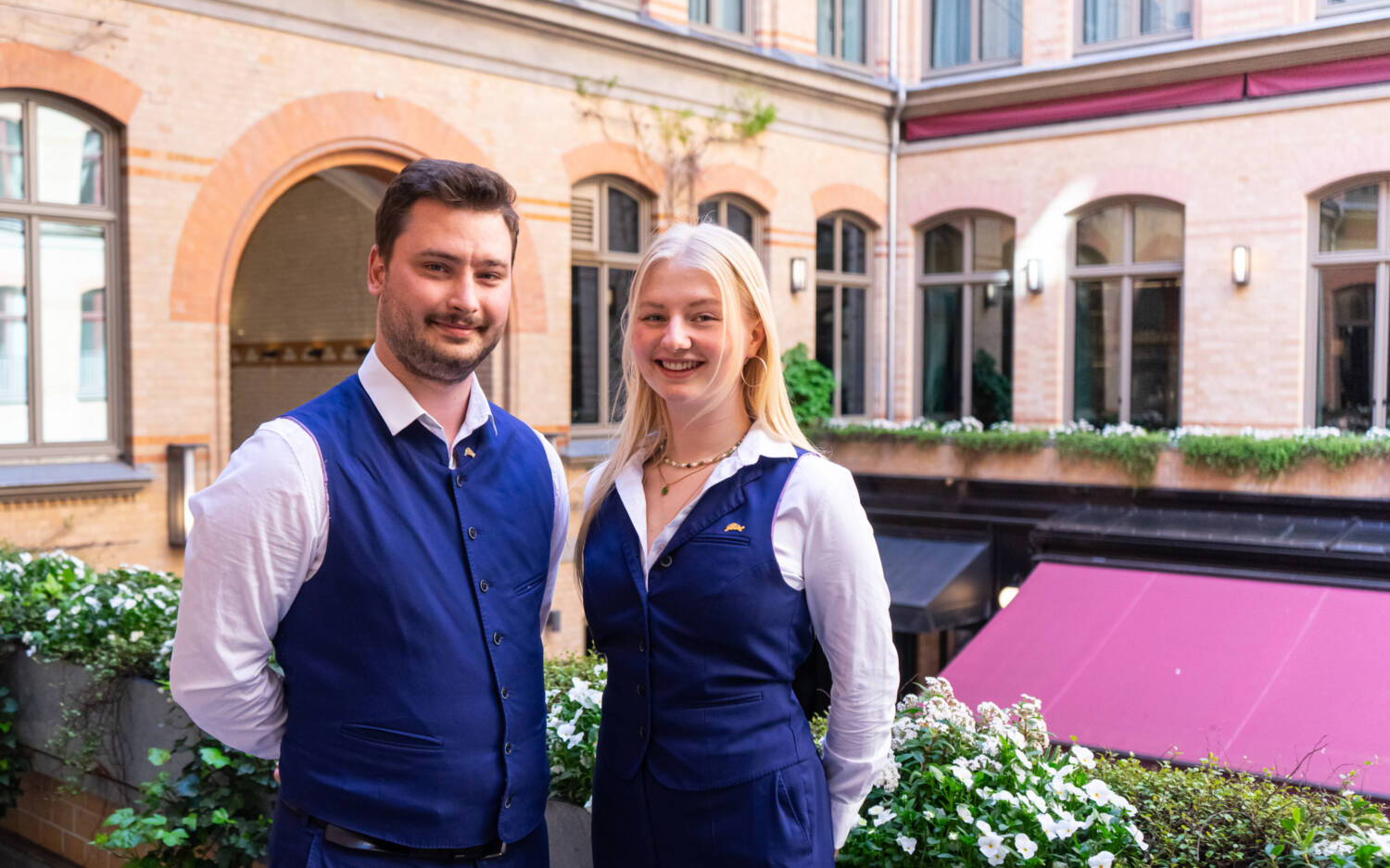 Max Hörberg und Smilla Balwanz machen ihre Ausbildung im Tortue / ©TORTUE Hamburg