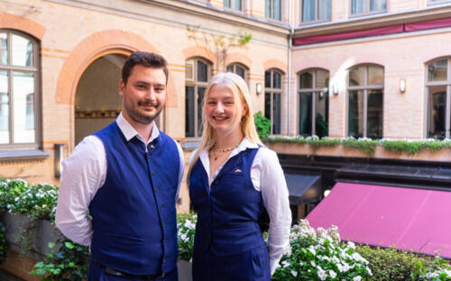 Max Hörberg und Smilla Balwanz machen ihre Ausbildung im Tortue / ©TORTUE Hamburg