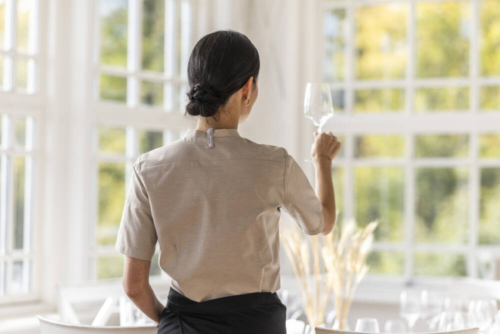 Ob in der Küche oder im Service – die Kleidung von Kentaur ist perfekt auf den Arbeitsalltag abgestimmt / ©Kentaur