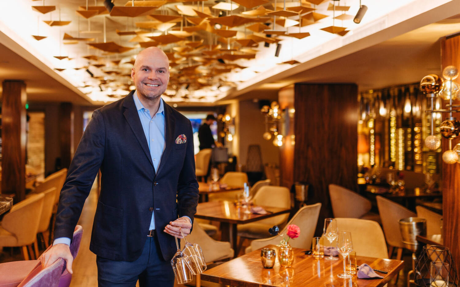 Restaurantleiter Matthias Förster ist seit Jahren für das Restaurant im Souterrain des Hotel Vier Jahreszeiten verantwortlich / ©Julia Schumacher