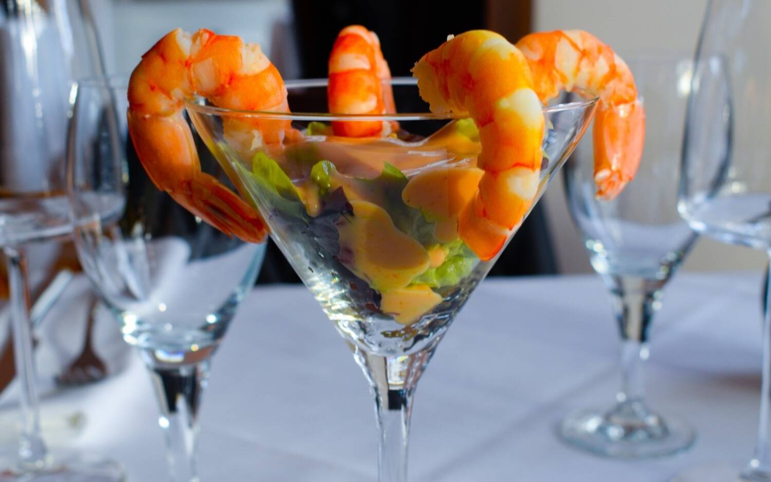 Shrimpcocktail Deluxe auf französische Art ist natürlich auch dabei / ©Le Poeme