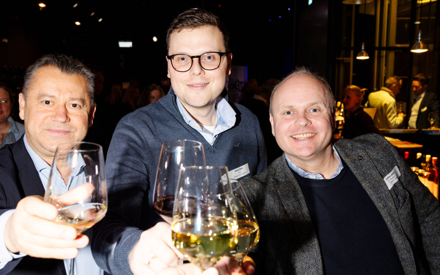 Tunay Bugdayci  und Moritz Tim Ebert von Restablo mit  Gordon Beracz von Robert C. Spieß (v. l.) / ©Liza Holiarchuk