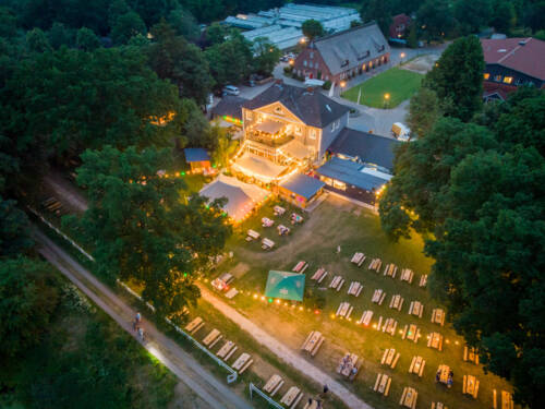 Viel Platz für viele Gäste steht in diesem Biergarten nödlich von Hamburg bereit: Willkommen im Goldschätzchen / ©Goldschätzchen