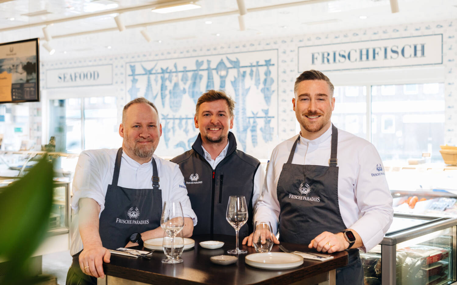 Das Frischeparadies Bistro ist Testsieger 2026 in der Kategorie Lunch: Küchenchef Ivan Pagel (links) und Team freuen sich über den Testsieg / ©Julia Schumacher