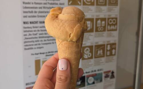 Die Aktion Flavours of Sustainability bietet in 15 Eisdielen jeweils eine oder zwei Eissorten an, die ein UN-Nachhaltigkeitsziel repräsentieren /@Kim Reincke
