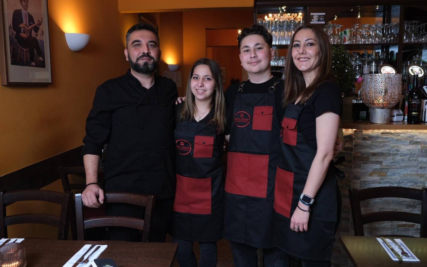 Die Taverna und ihr Team sind fester Bestandteil des Viertels  / ©Noahs Taverna