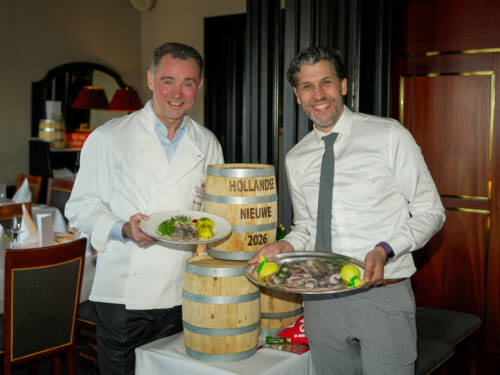 Dirk Kowalke und Benjamin Kast eröffnen die Matjes-Saison im Fischereihafen Restaurant /© Felix Kumih