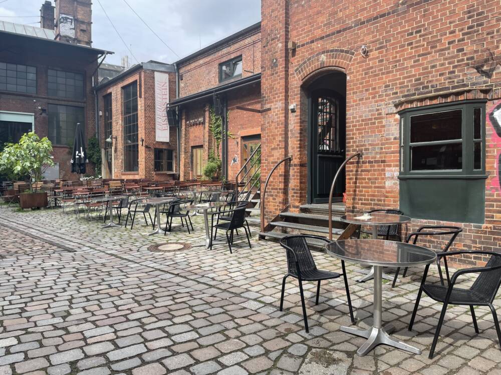 Im ehemaligen Pförtnerhaus der Zeisehallen wird in der neu eröffneten Zeisebar künftig Aperitivo-Kultur groß geschrieben / ©Alina Fedorova