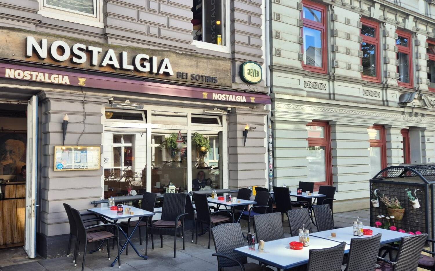 Loannis Angelidi überträgt die WM-Spiele nur noch in der Nostalgia Bar, im Restaurant verzichtet er gänzlich auf Bildschirme / ©Ida Bohlen