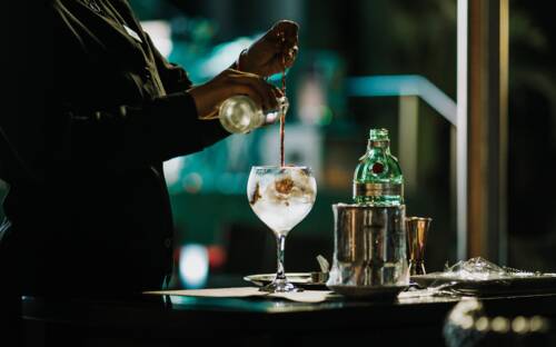 Manufakturen, die Gin herstellen, gibt es inzwischen viele in Hamburg / ©Bjarne Vijfvinkel/Unsplash