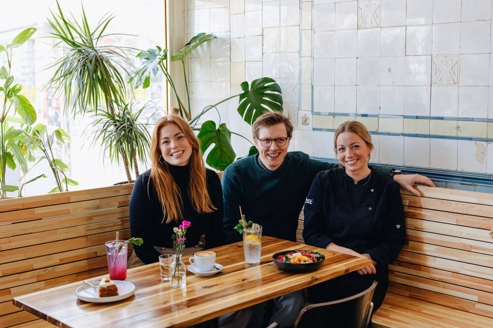 Mit ihren Geschwistern Ronja und Olli hat Zora Klipp (r.) das Blattgold eröffnet / ©Julia Schumacher