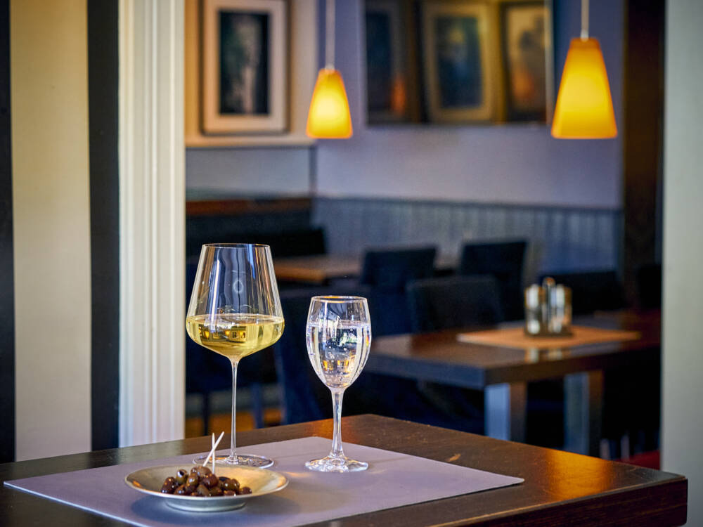 Nach 20 Jahren Bistro-Küche an der Elbe muss das Riva in der Blankeneser Bahnhofstraße demnächst umziehen / ©Marc Sill