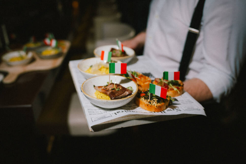 Spezialitäten einer jeweiligen Kultur –hier italienisch- beim Mixclub in der Pianobar des Marriott Hotel Hamburg /© Marriott International