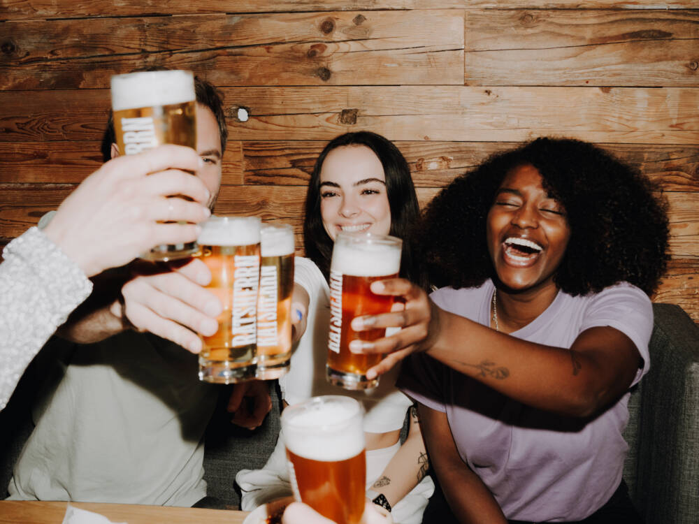 Bei Ratsherrn wird mit kühlem, selbstgebrautem Bier angestoßen / ©Ratsherrn