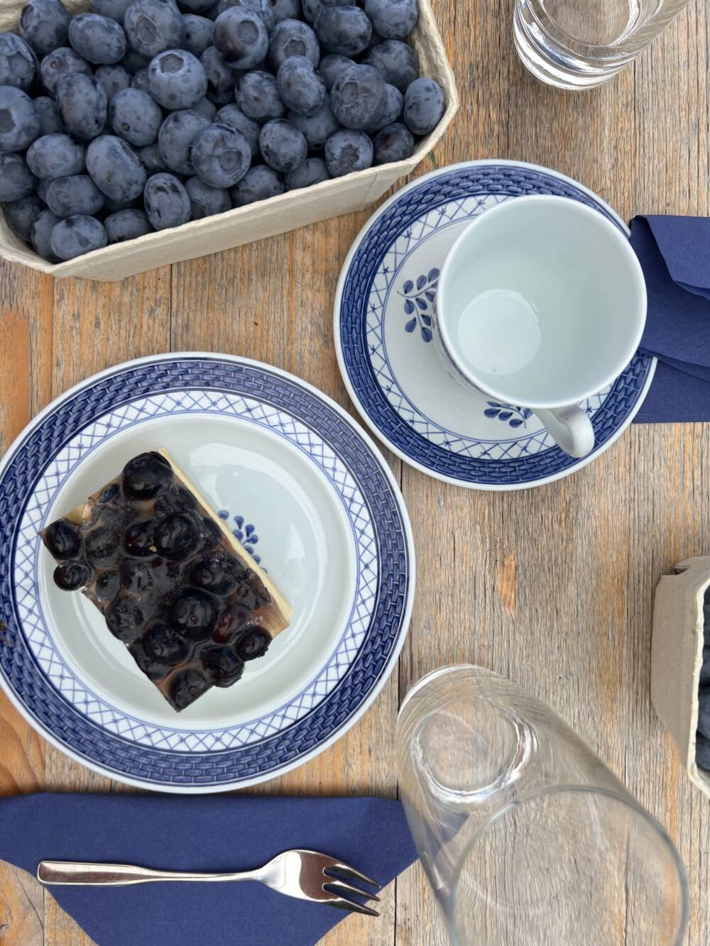 Beim Bäcker Schlüter in Halstenbek gibt es die Backspezialitäten mit den regionalen Blaubeeren von Heinz Clasen Blaubeerkulturen zu kaufen /©Paula Rieck