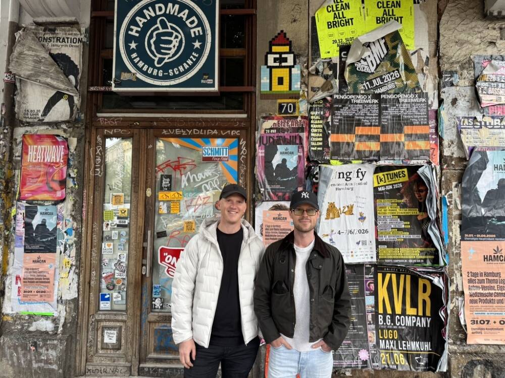 Daners Beef & Bread-Gründer Fabian Hilbert und Nick Lehmann vor der Eröffnung ihres ersten Restaurants auf dem Schulterblatt /©Joelle Fischer