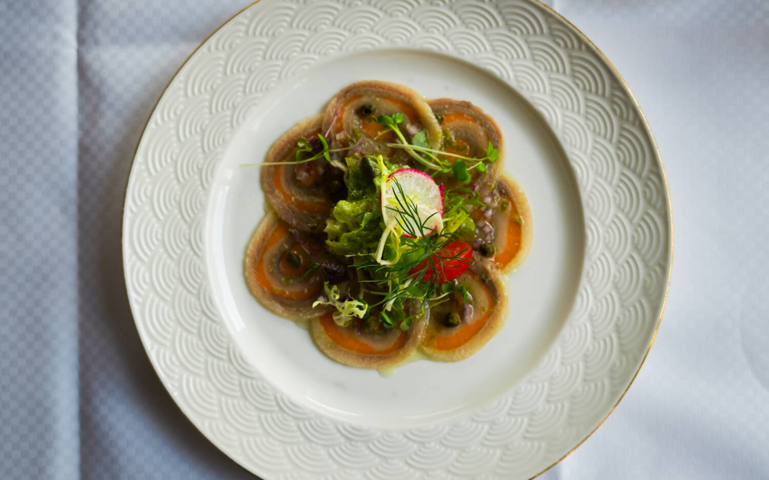 Das Fischereihafen Restaurant serviert in der Zeit vom 17. Juni bis Ende August das Matjes-Menü / ©Felix Kumih