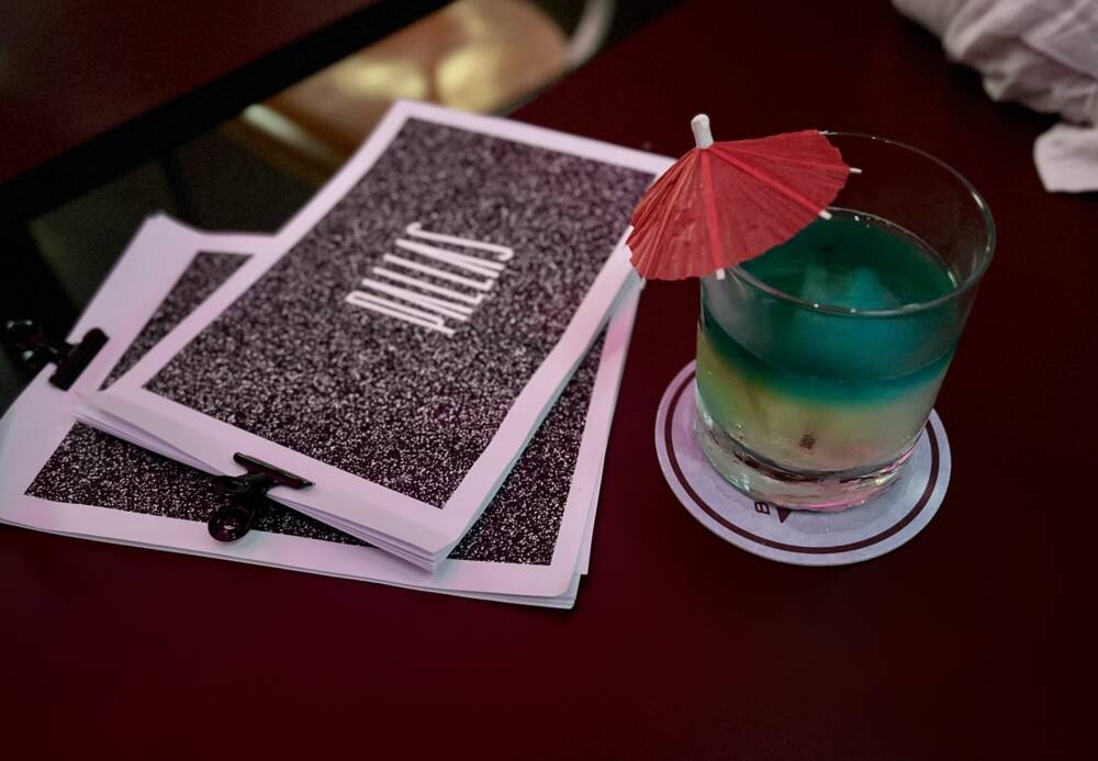 Der Blue Lagoon mit Rum, Passionsfrucht, Palo Santo Holz und Kokosnuss / ©Alice von der Laden