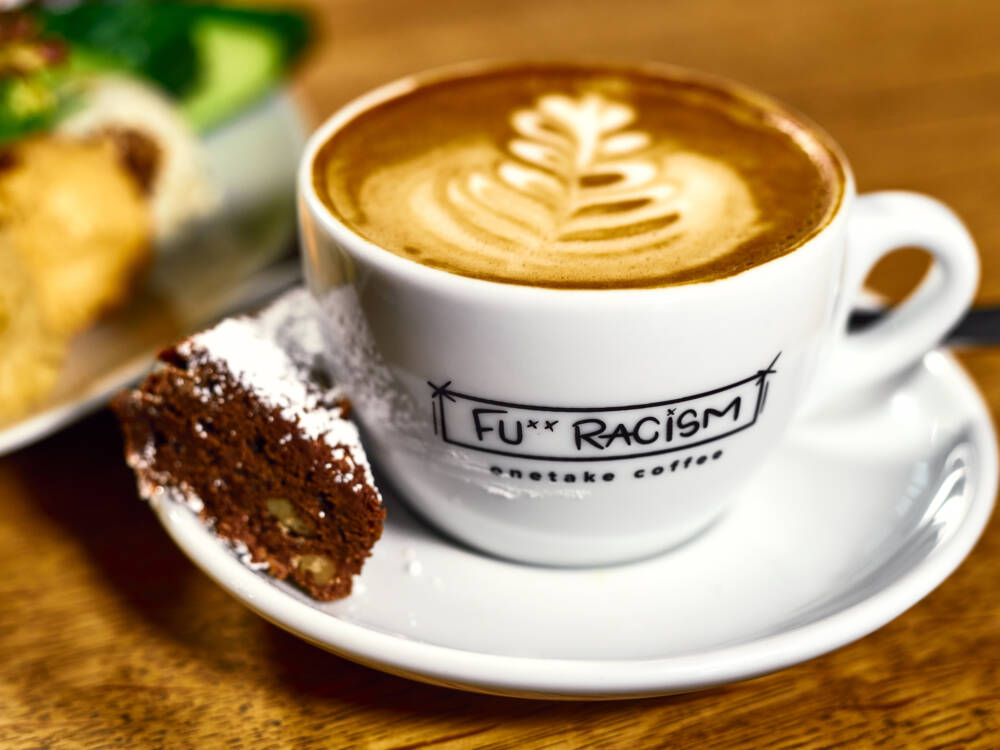 Der Kaffee im Klippkroog in Altona kommt mit einer Botschaft / ©Marc Sill