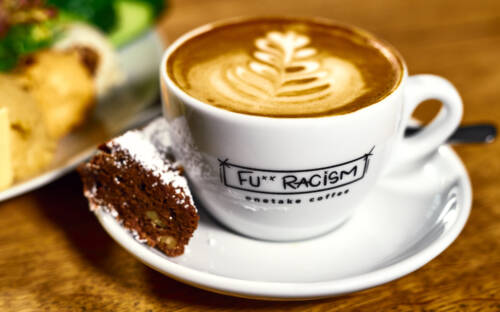 Der Kaffee im Klippkroog in Altona kommt mit einer Botschaft / ©Marc Sill