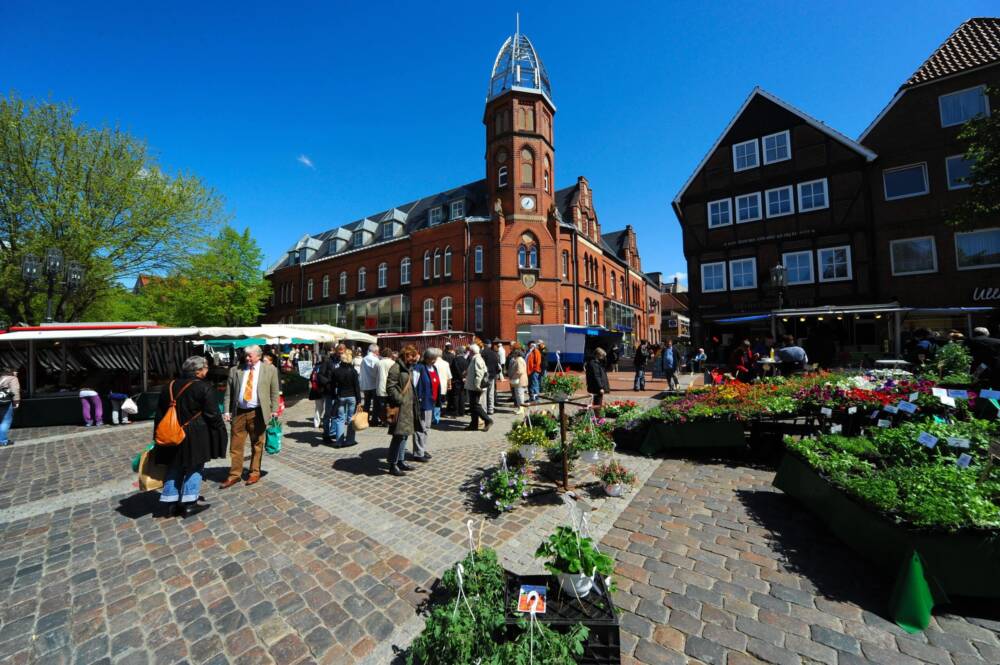 Der Pferdemarkt in Satde verwandelt sich im Juli zum Weinparadies / STADE Marketing und Tourismus GmbH//©Martin Elsen