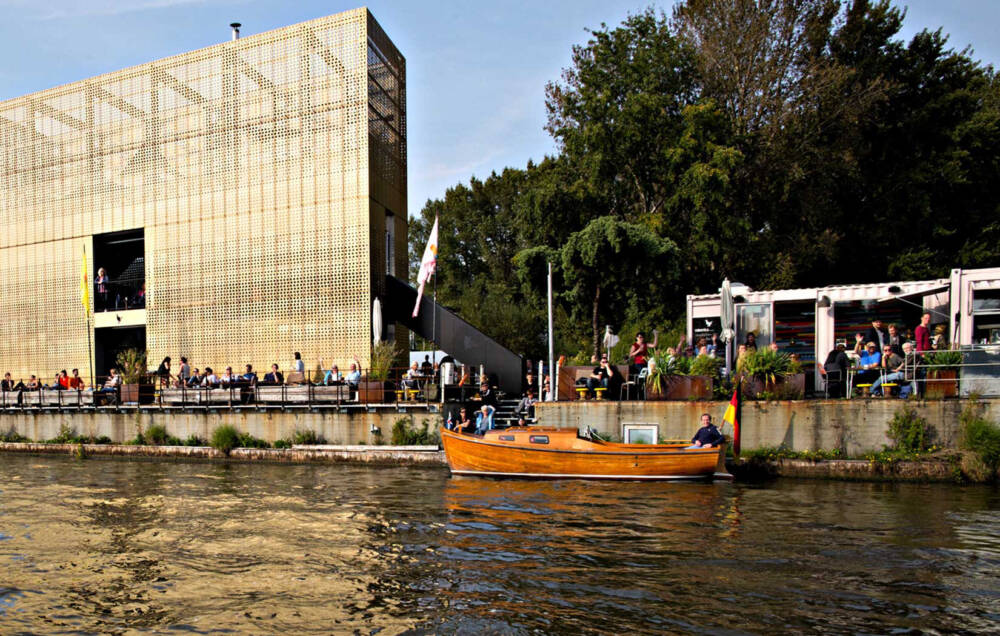 Der eigene Steg ermöglicht es Besuchern, mit eigenem oder ausgeliehenem Boot anzulegen / ©Entenwerder 1