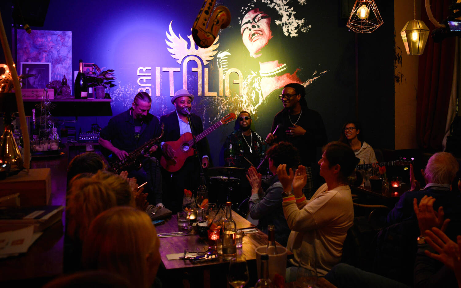 Die Bar Italia steht für Gemeinschaft, gute Musik und gutes Essen /© Meike Diedrichsen 