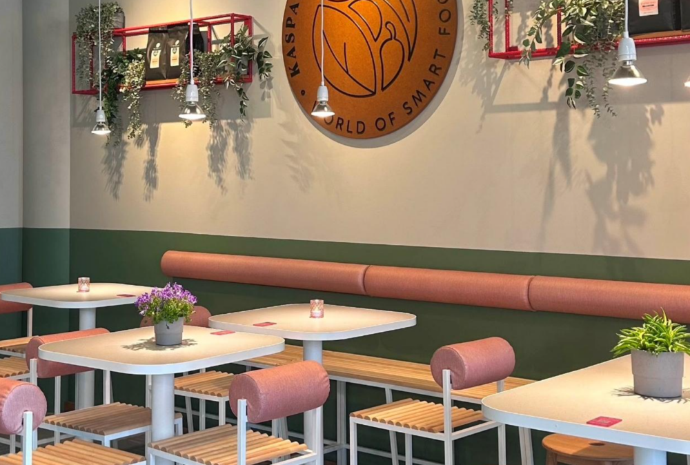 Die Wohlfühl-Atmosphäre mit warmen Farben und modernem Design erhielt auch Einzug in die Hamburger Filiale / ©Kaspar Schmauser