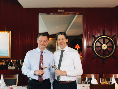 Dirk Kowalke und Benny Kast führen das Fischereihafen Restaurant unweit der Elbe / ©Julia Schumacher