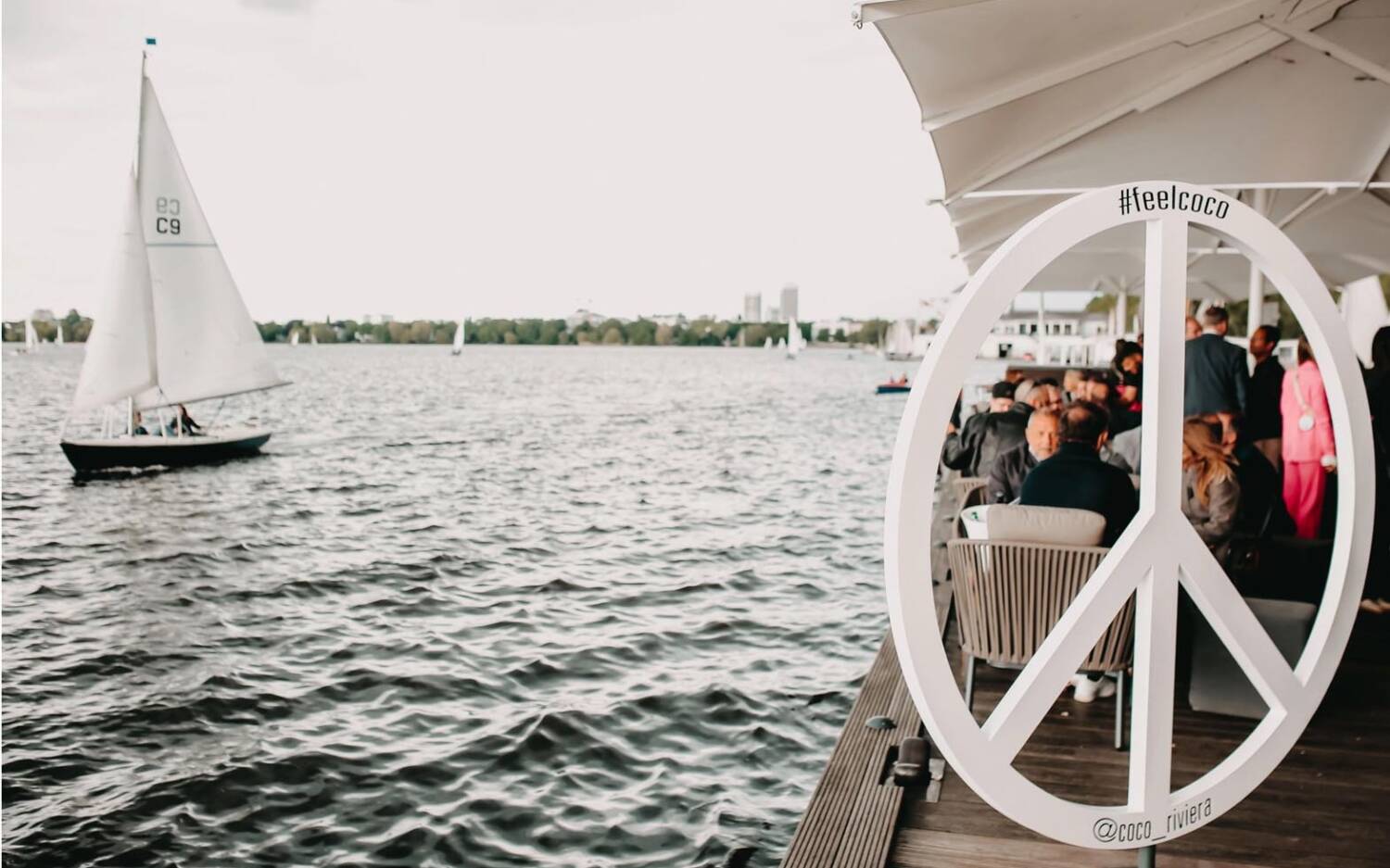 Draußen sitzen in Hamburg St. Georg, wie hier im Coco Riviera / ©Presse