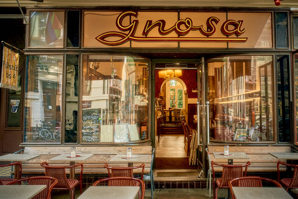 Gemütlich schlemmen vor dem Café Gnosa in der Langen Reihe / ©Marc Sill
