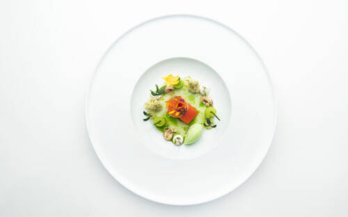 Gericht Sockey Wildlachs mit Gewürzgurke, Auster und Ingwer / ©Nils Henkel Faröer 