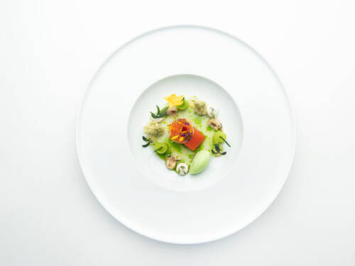 Gericht Sockey Wildlachs mit Gewürzgurke, Auster und Ingwer / ©Nils Henkel Faröer 
