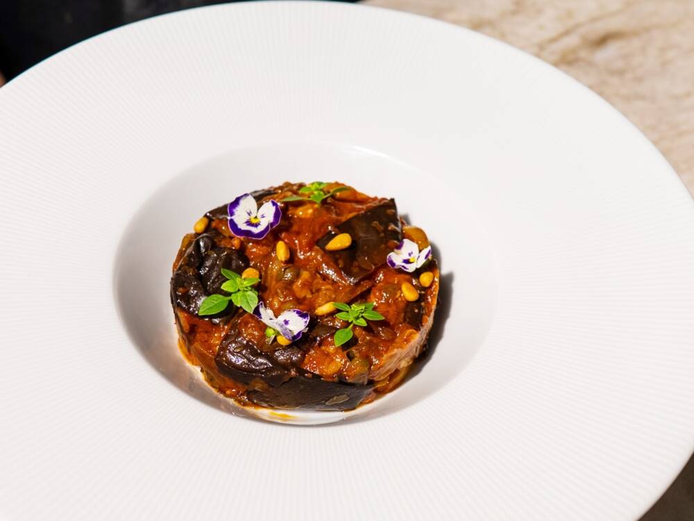 In der Caponata vom Restaurant Kasa, wird die Aubergine zum Star / ©SZENE-Studios