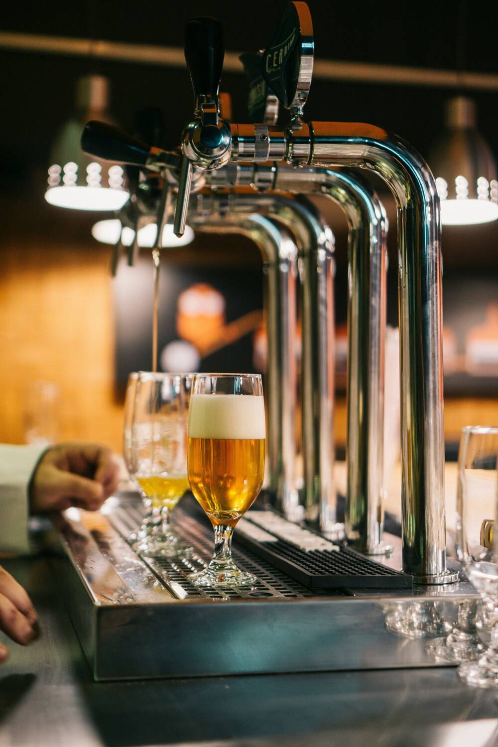 In der Contra Bar findet jeder das richtige Bier zum Spiel/©Unsplash/Fábio Alves