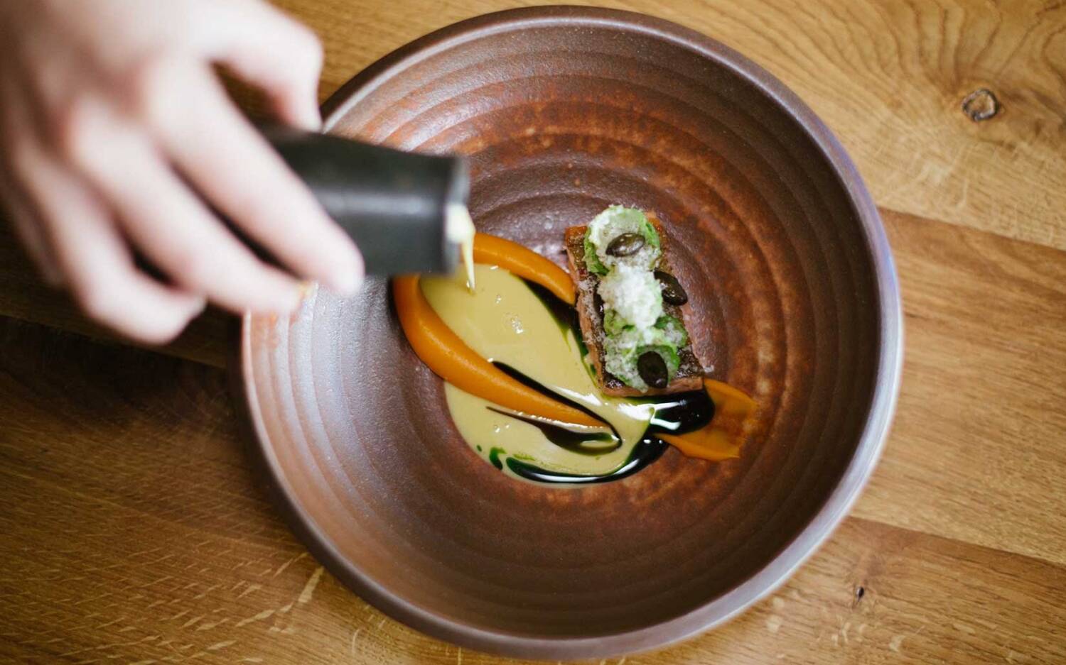 In dem Restaurant mit Hafenblick wird Gourmetküche serviert / ©Marc Sill