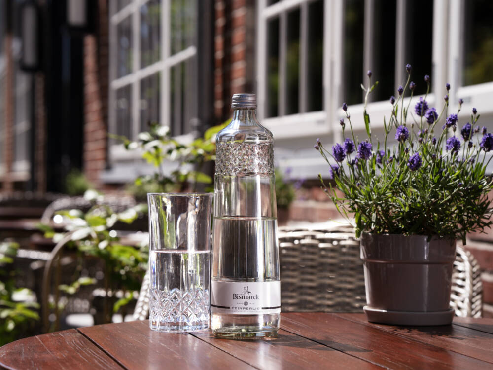 Macht sich sehr gut auf dem Tisch – die neue Premium-Flasche von Fürst Bismarck Gourmet / ©Fürst Bismarck Quelle