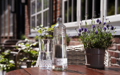 Macht sich sehr gut auf dem Tisch – die neue Premium-Flasche von Fürst Bismarck Gourmet / ©Fürst Bismarck Quelle