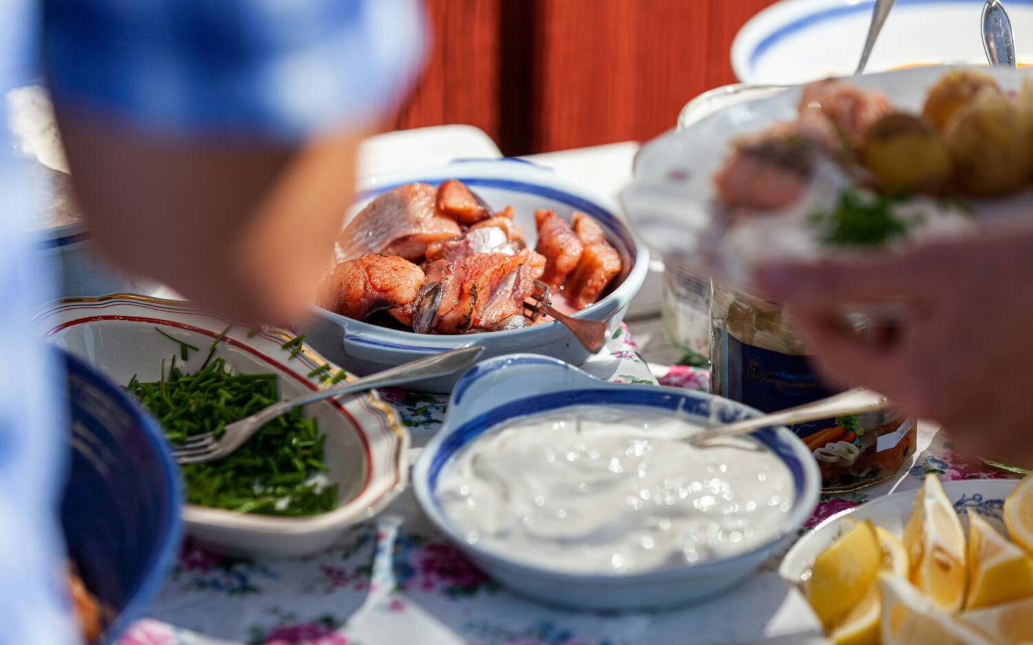 Matjes, Currywurst und Tankbier: Im Jever Stehausschank auf der Insel! / ©Unsplash/Carl Tronders