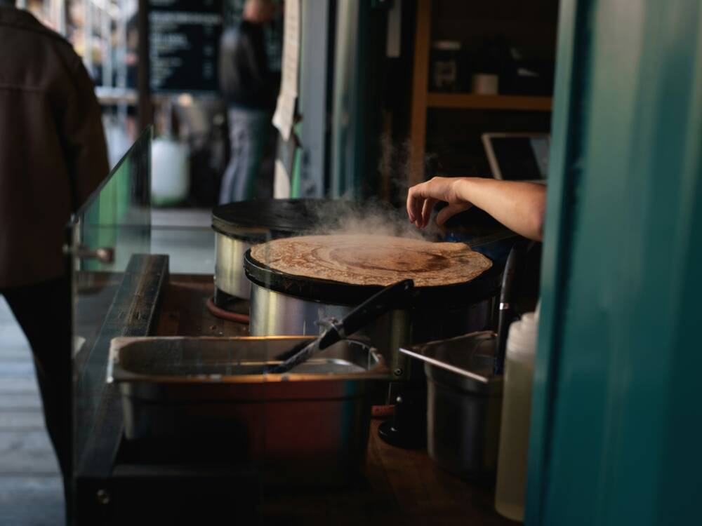 Piti's Crêperie bietet eine weite Bandbreite an Buchweizen-Galettes und süße Crêpes an / ©Unspalsh/Jason King