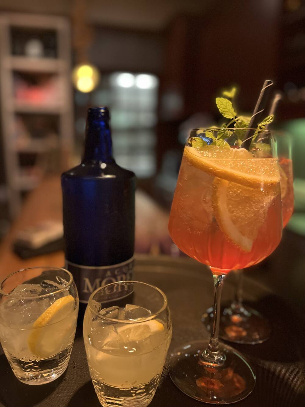Sommerliche Drinks auf der Terrasse – was braucht man bei gutem Wetter mehr/©Elbe 27