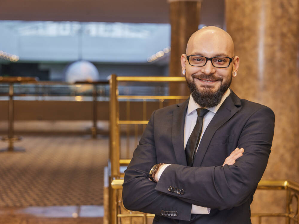 Aldin Palata ist Barchef im Grand Elysée Hamburg  / ©Grand Elysée Hamburg